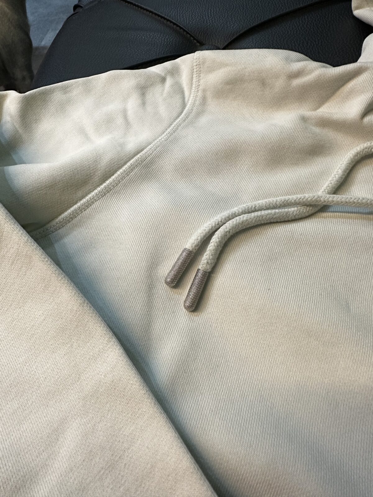 D Kırık Beyaz Kapüşonlu Sweat - Görsel 3