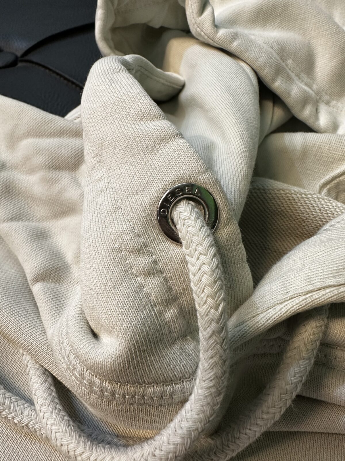 D Kırık Beyaz Kapüşonlu Sweat - Görsel 4